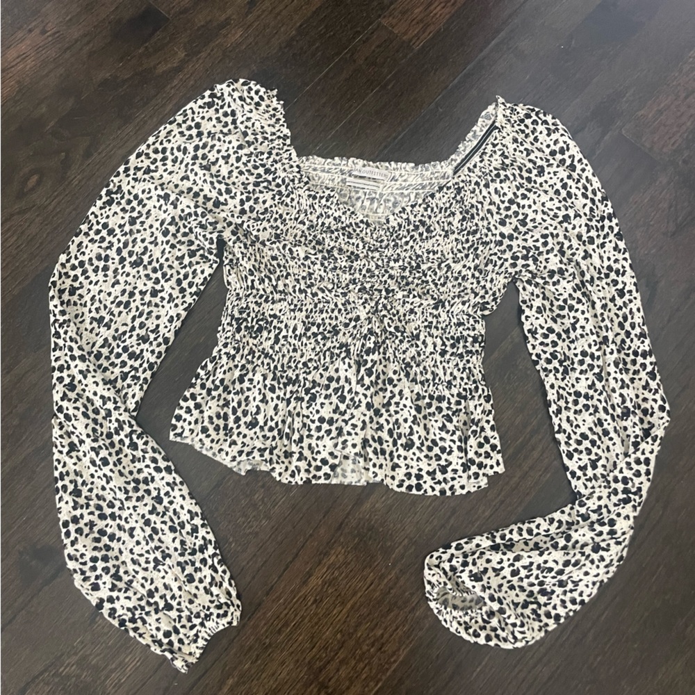 Urban Outfitters design long sleeve small